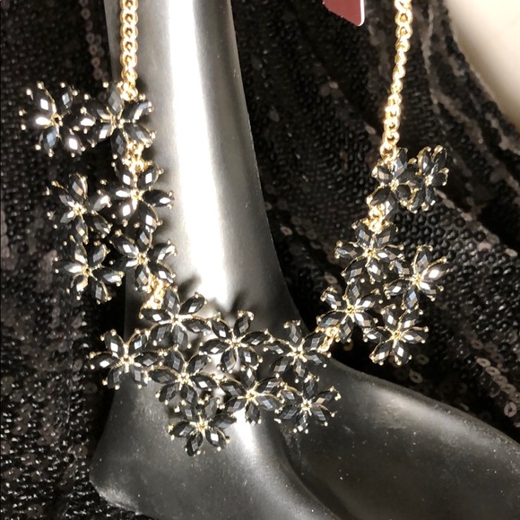 gold tone necklace, faceted black shiny stones - Picture 3 of 6